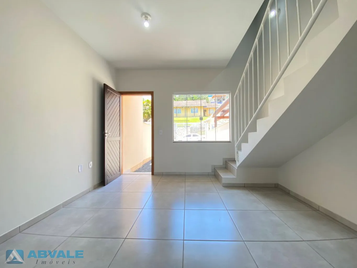 Sobrado Triplex com quintal, localizado em loteamento residencial — foto 5