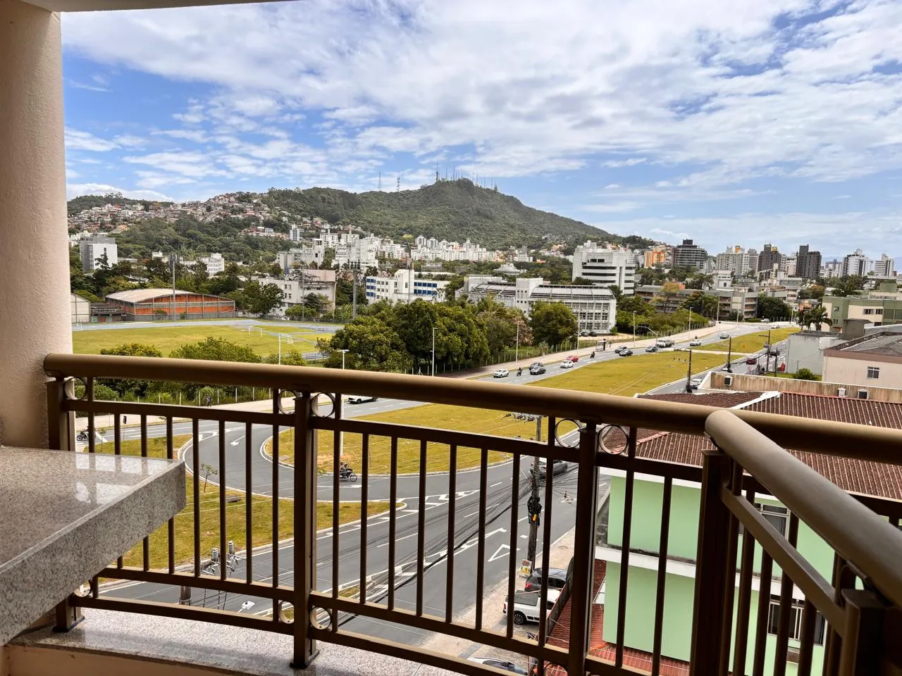 Apartamento à venda com 3 quartos e 1 suíte, 2 vagas, 75m² no Pantanal, Florianópolis - foto 1