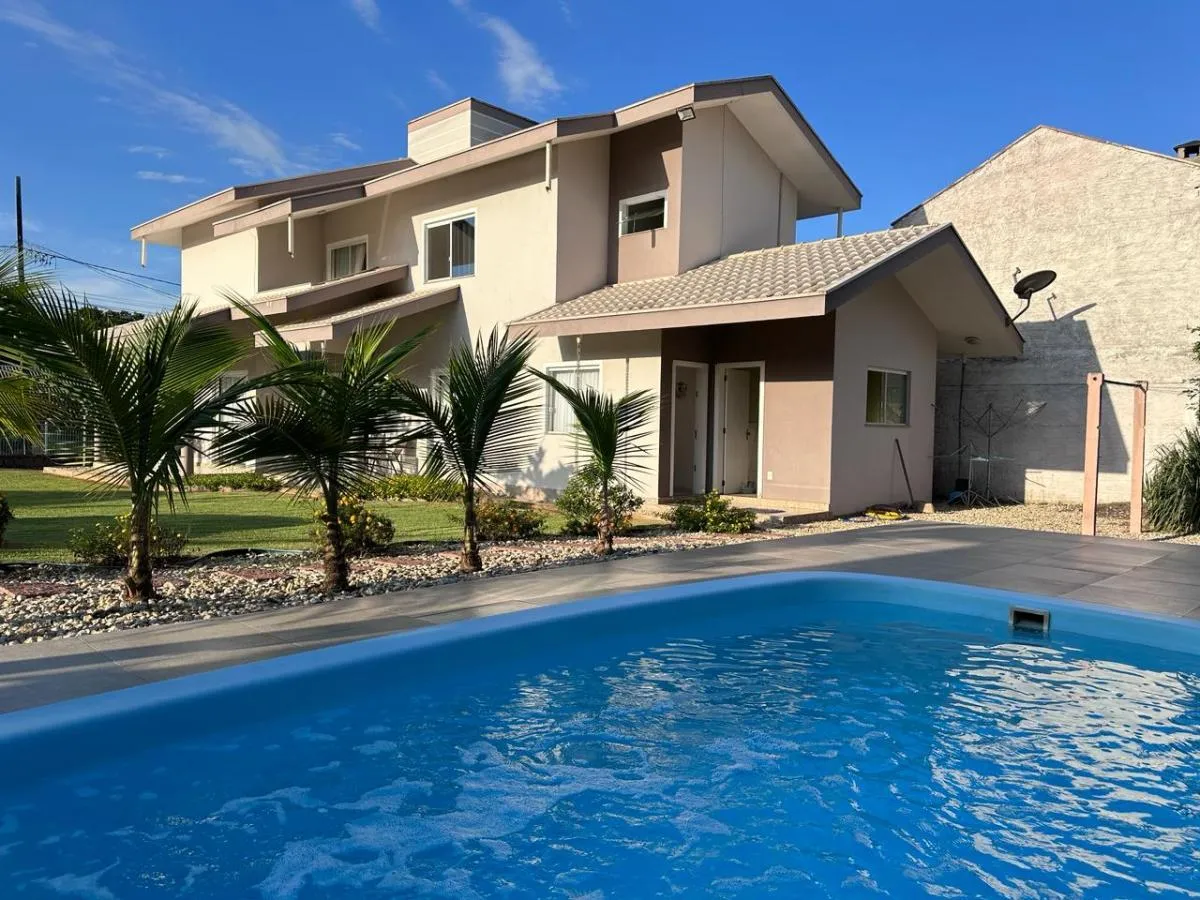 Casa à venda com 4 quartos e 1 suíte, 2 vagas, 200m² no Carijós, Indaial - foto 1