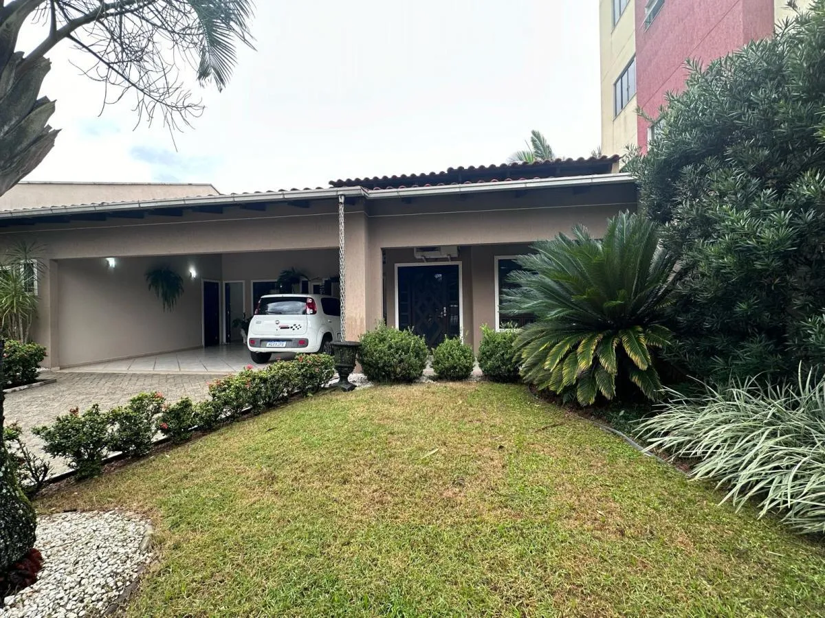 Casa à venda com 3 quartos e 1 suíte, 2 vagas, 230m² no Carijós, Indaial - foto 1