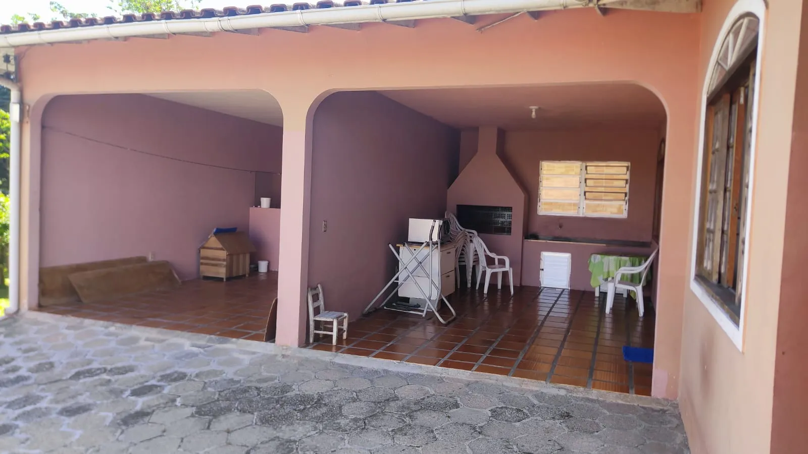 Casa à venda com 3 quartos, sendo 1 suíte, 6 vagas, 150m² na Travessa Antonina Campos da Silva no Roçado, São José