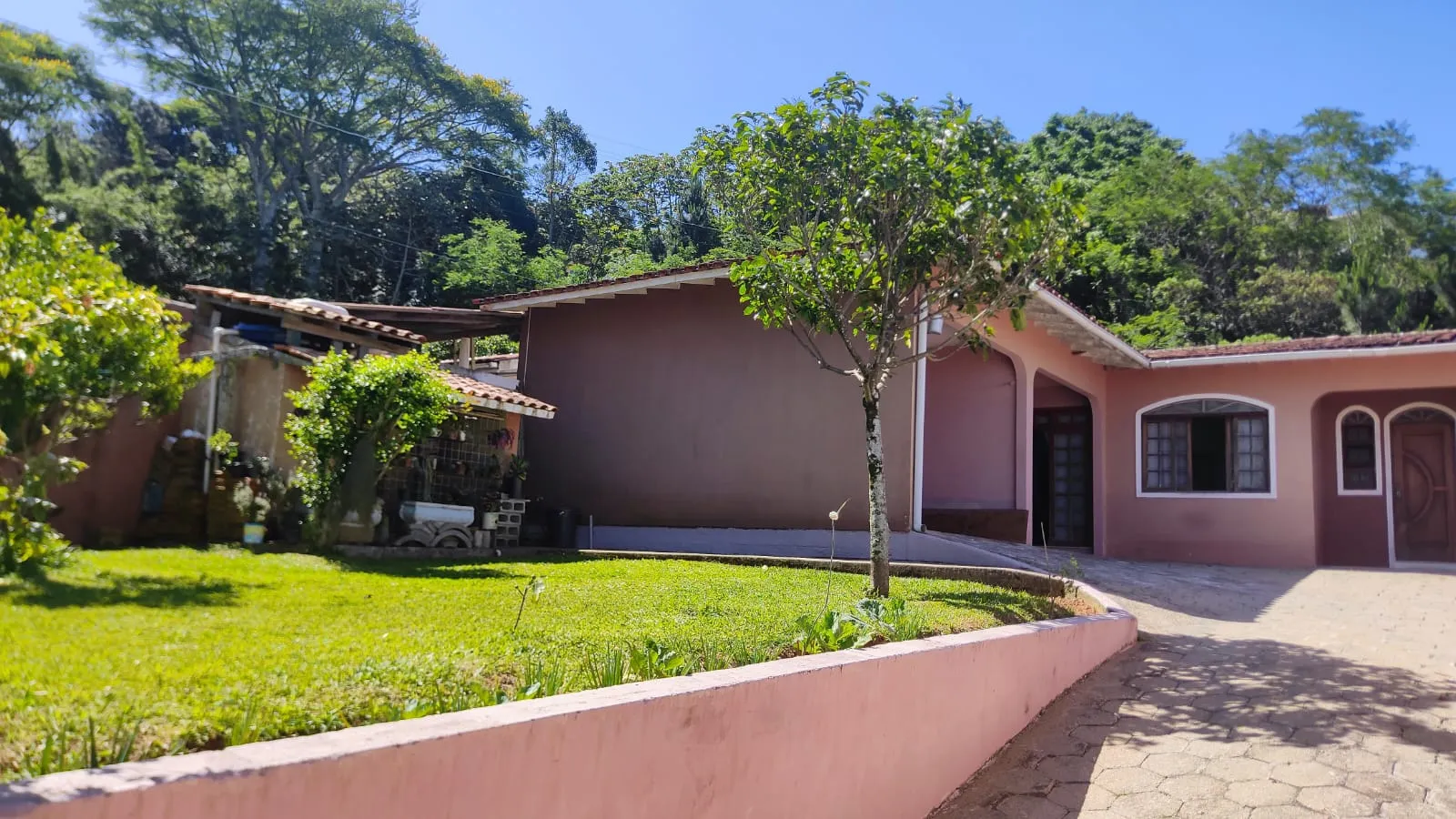 Casa à venda com 3 quartos, sendo 1 suíte, 6 vagas, 150m² na Travessa Antonina Campos da Silva no Roçado, São José