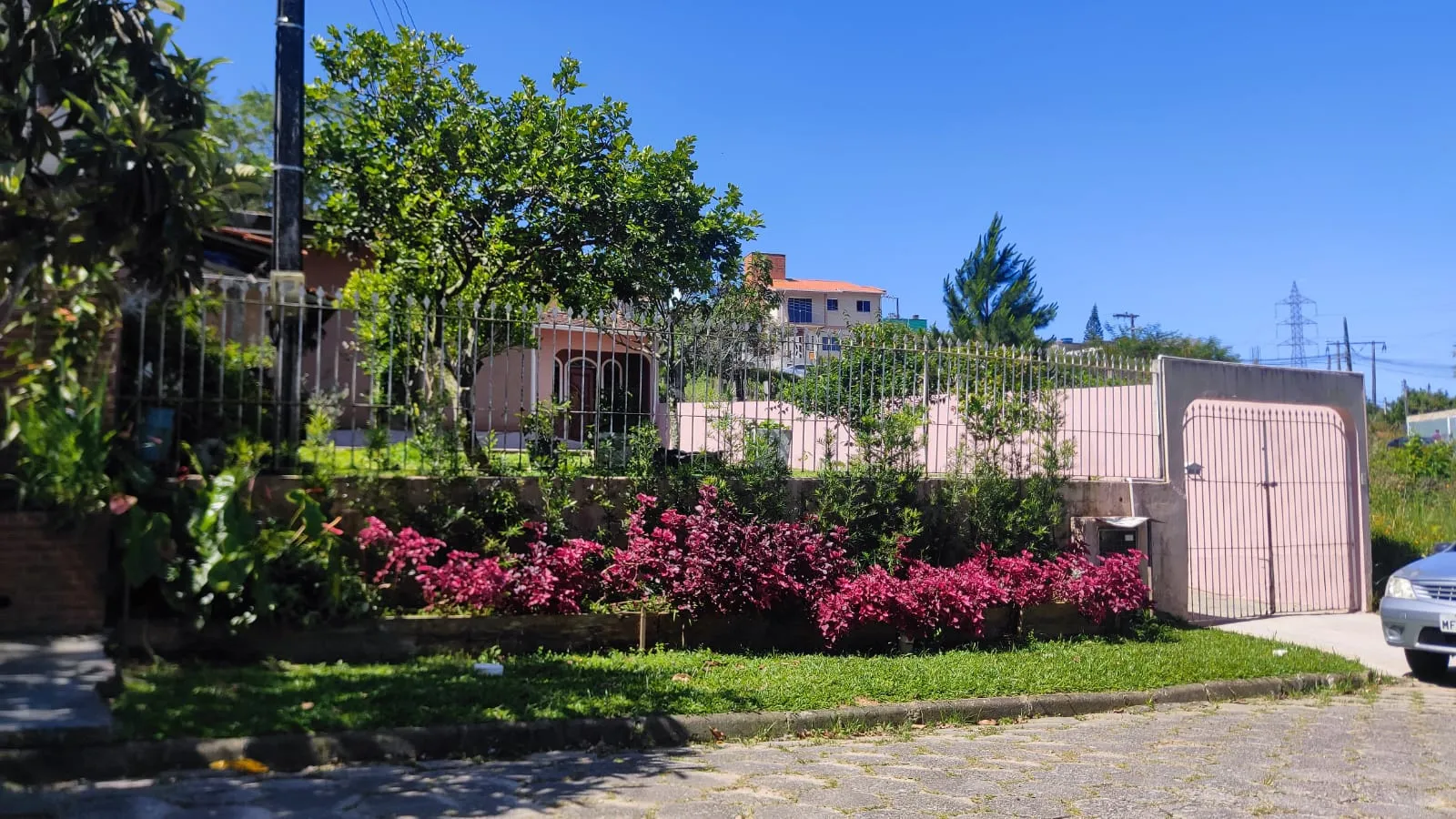 Casa à venda com 3 quartos, sendo 1 suíte, 6 vagas, 150m² na Travessa Antonina Campos da Silva no Roçado, São José