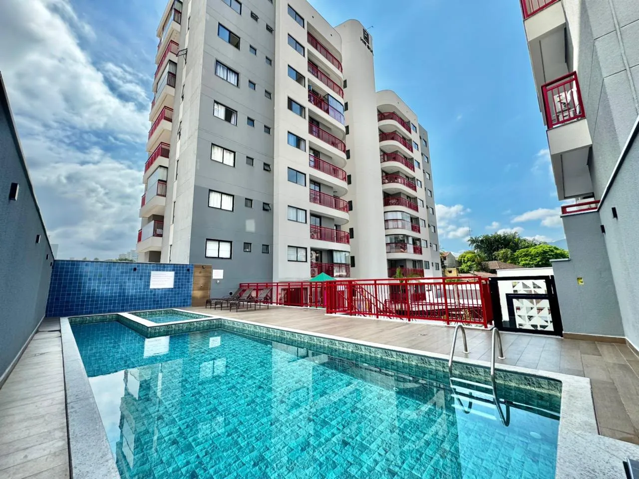 Apartamento à venda com 2 quartos, sendo 1 suíte, 2 vagas, 71m² na região do bairro Velha, próximo à Rua dos Caçadores, Blumenau