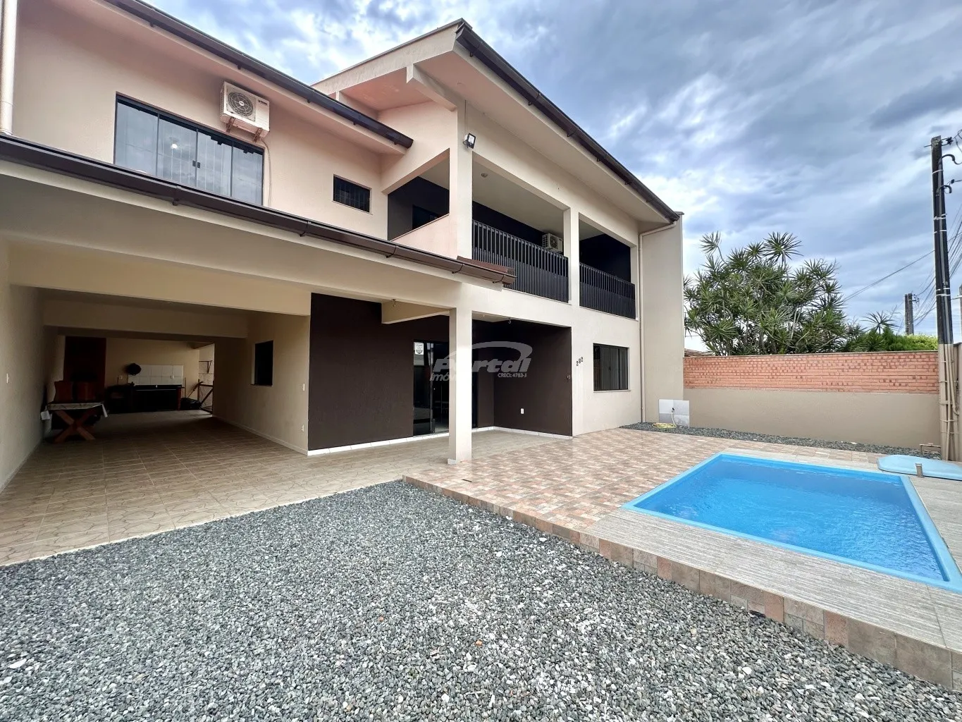 Excelente sobrado com 4 quartos, sendo 1 suíte no bairro armação do itapocoroi em Penha/SC. (Cód. 10004) - foto 1