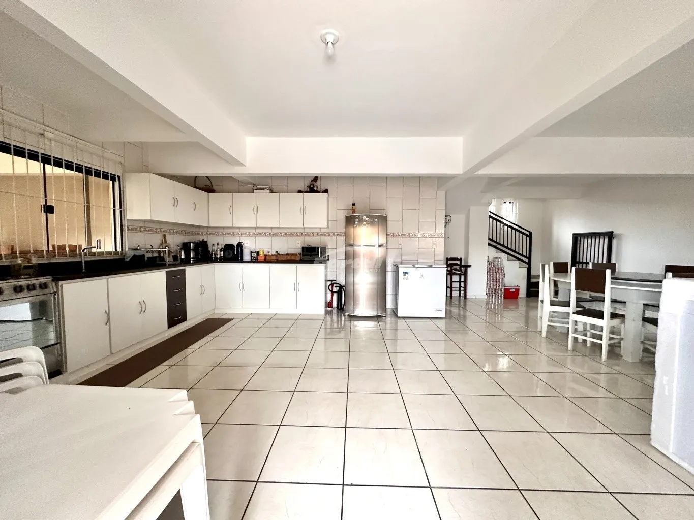 Excelente sobrado com 4 quartos, sendo 1 suíte no bairro armação do itapocoroi em Penha/SC. (Cód. 10004) — foto 4