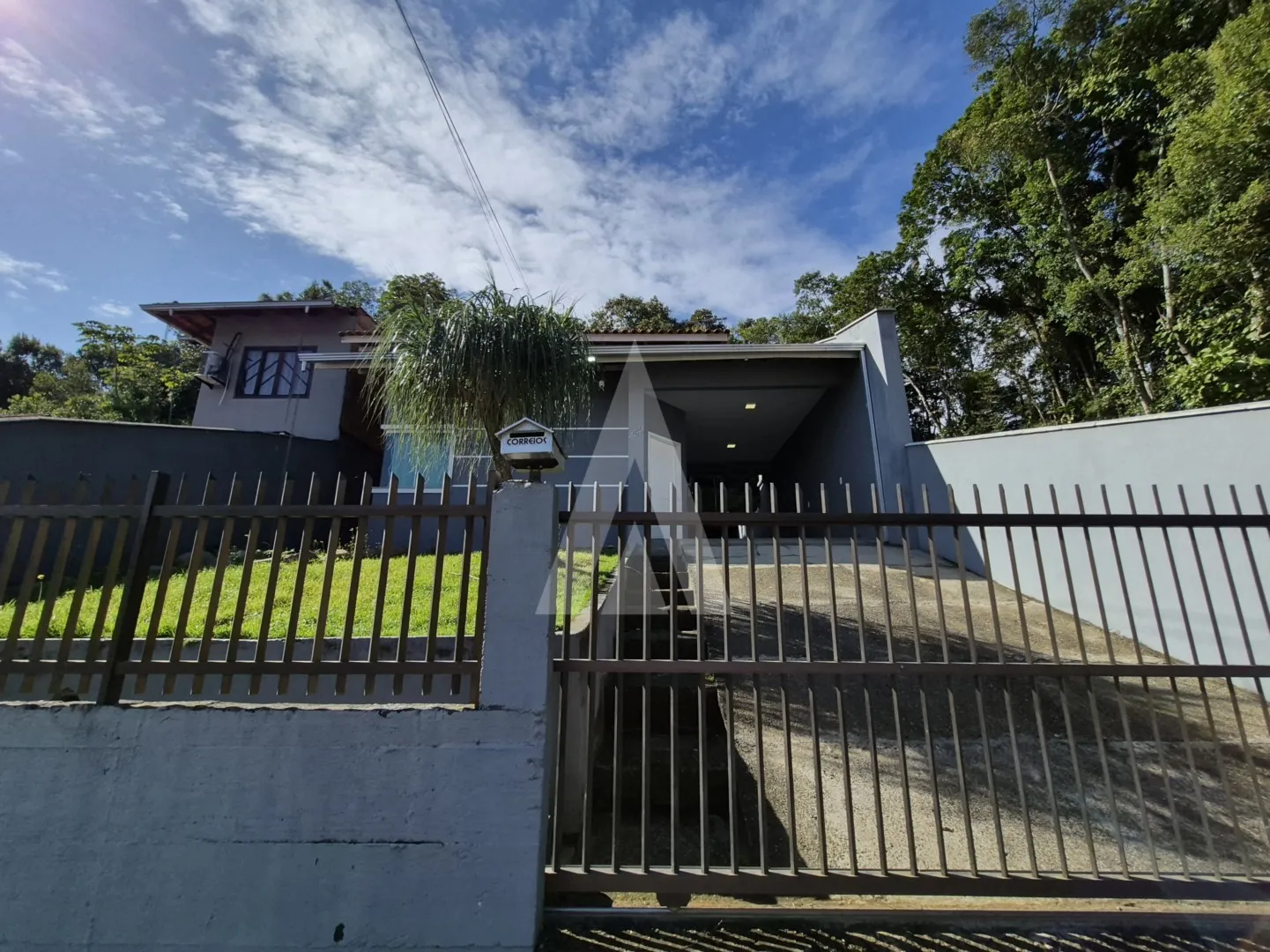 Casa para alugar com 3 quartos, 1 vaga, 110m² no Parque Guarani, Joinville - foto 1