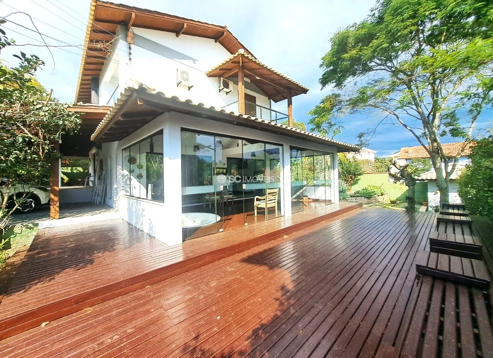 Casa para alugar com 4 quartos e 2 suítes, 2 vagas no Santinho, Florianópolis - foto 1
