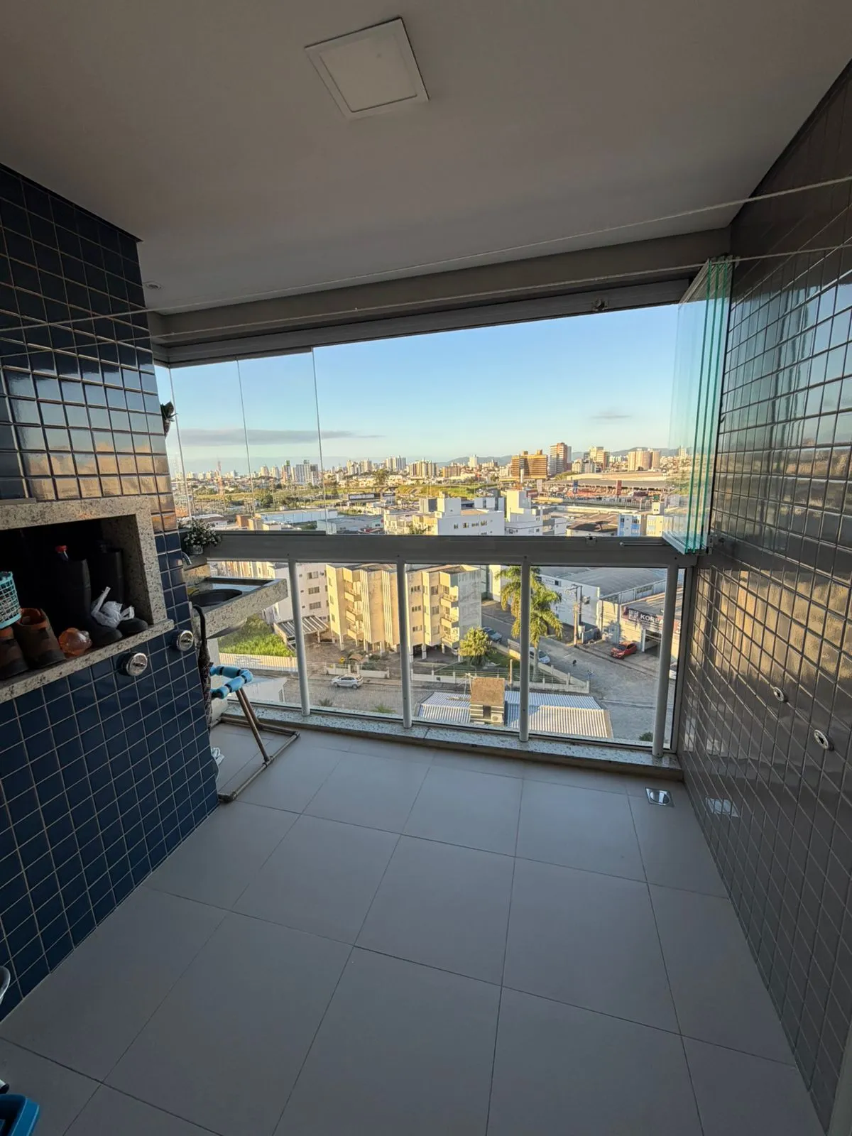 Apartamento à venda com 2 quartos, sendo 1 suíte, 1 vaga, 66m² na Rua João Grumiche no Roçado, São José