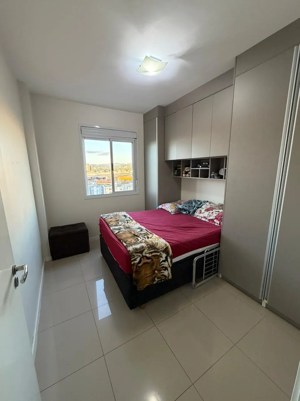 Apartamento à venda com 2 quartos, sendo 1 suíte, 1 vaga, 66m² na Rua João Grumiche no Roçado, São José
