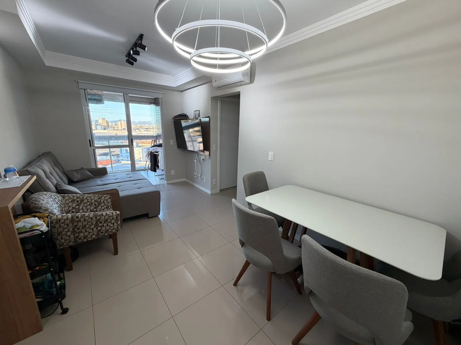 Apartamento à venda com 2 quartos, sendo 1 suíte, 1 vaga, 66m² na Rua João Grumiche no Roçado, São José