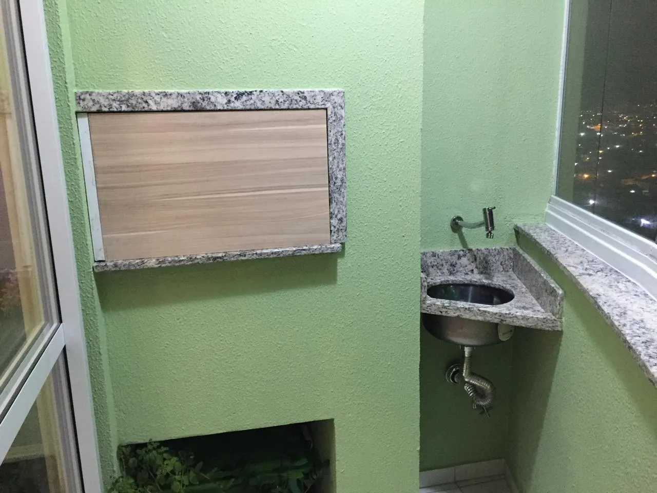 Apartamento à venda com 2 quartos, sendo 1 suíte, 1 vaga, 72m² na Rua Valcionei Valdir da Silva no Jardim Cidade de Florianópolis, São José