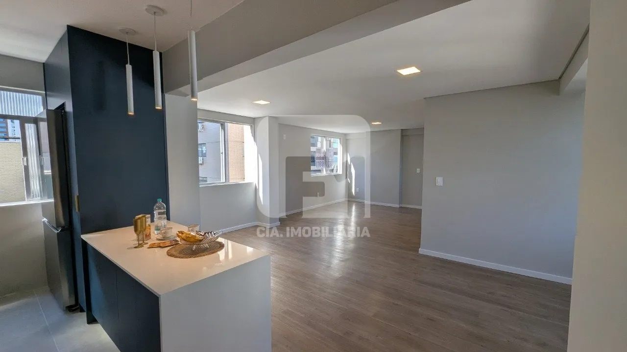 Apartamento à venda com 4 quartos e 1 suíte, 1 vaga, 129m² no Centro, Florianópolis - foto 1