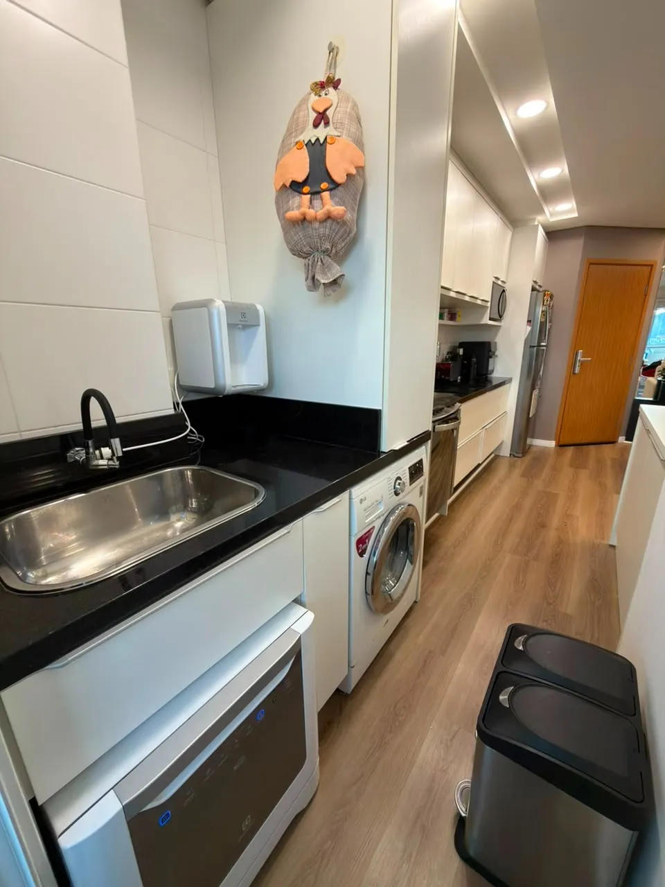 Apartamento à venda com 2 quartos, sendo 1 suíte, 1 vaga, 63m² na Rua Fagundes Varela no Areias, São José