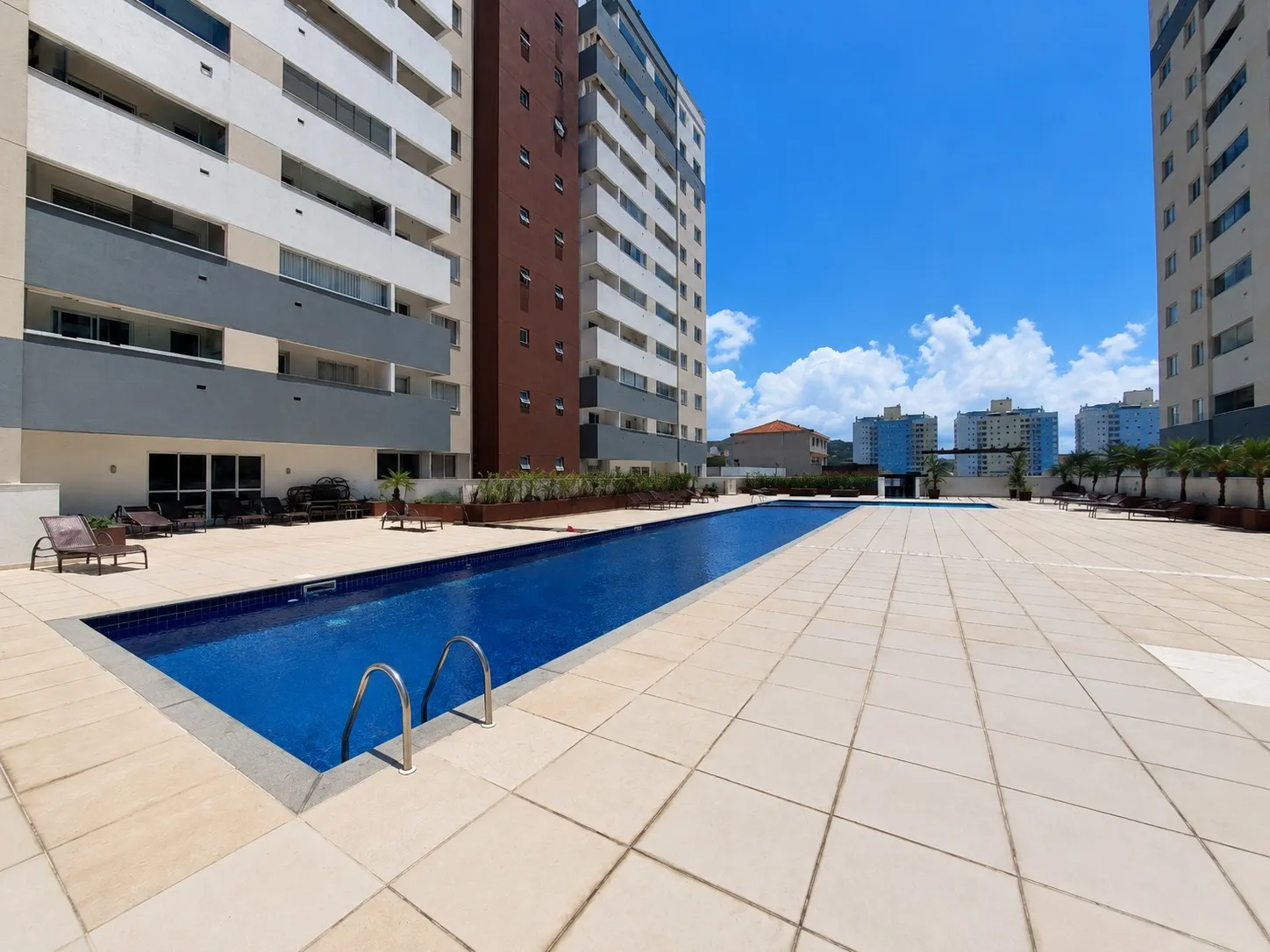 Apartamento à venda com 2 quartos, sendo 1 suíte, 1 vaga, 63m² na Rua Fagundes Varela no Areias, São José