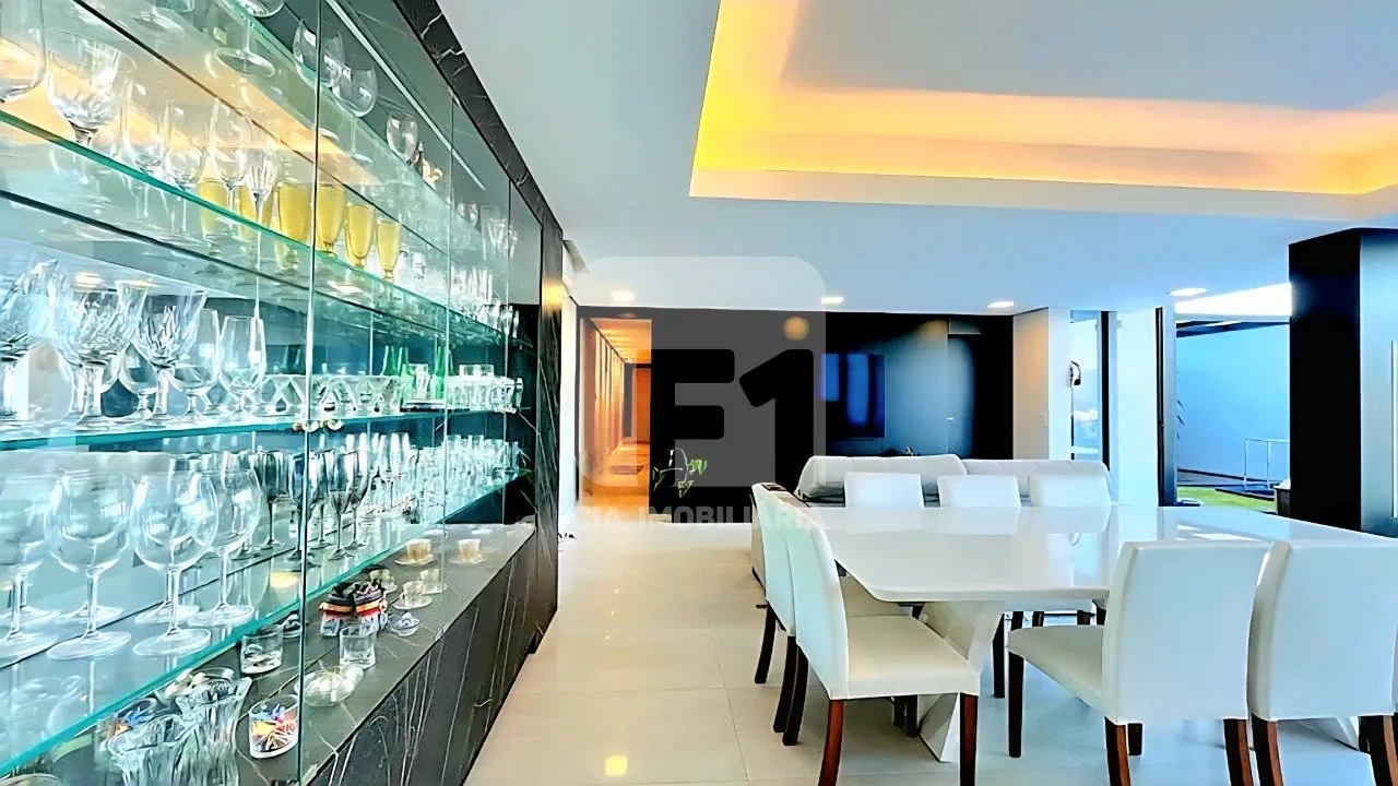 Casa à venda com 4 quartos e 2 suítes, 3 vagas, 305m² na Rua José Francisco Dias Areias no Trindade, Florianópolis — foto 2