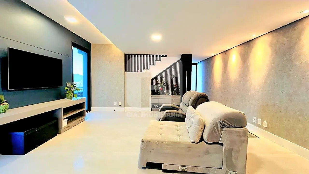 Casa à venda com 4 quartos e 2 suítes, 3 vagas, 305m² na Rua José Francisco Dias Areias no Trindade, Florianópolis — foto 4