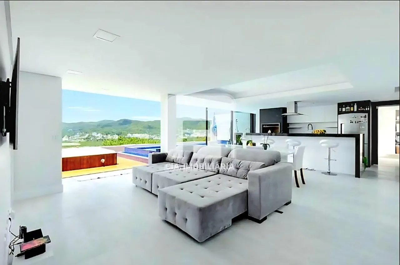 Casa à venda com 4 quartos e 2 suítes, 3 vagas, 305m² no Trindade, Florianópolis - foto 1