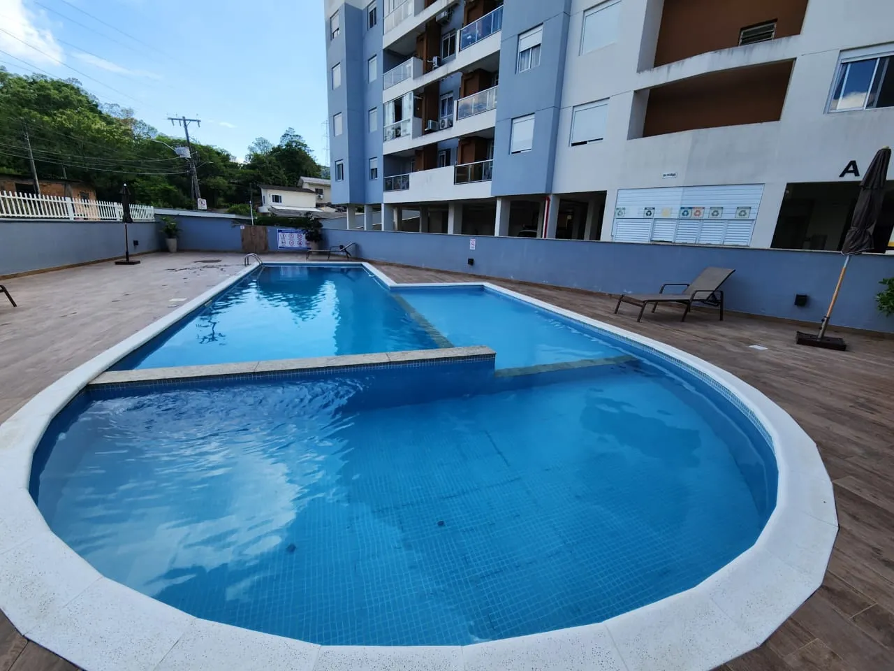 Apartamento à venda com 3 quartos, sendo 1 suíte, 2 vagas, 79m² na Rua Vereador Arthur Manoel Mariano no Forquilhinha, São José
