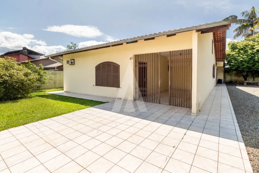 Casa para alugar com 3 quartos e 1 suíte, 1 vaga, 185m² no Guanabara, Joinville - foto 1