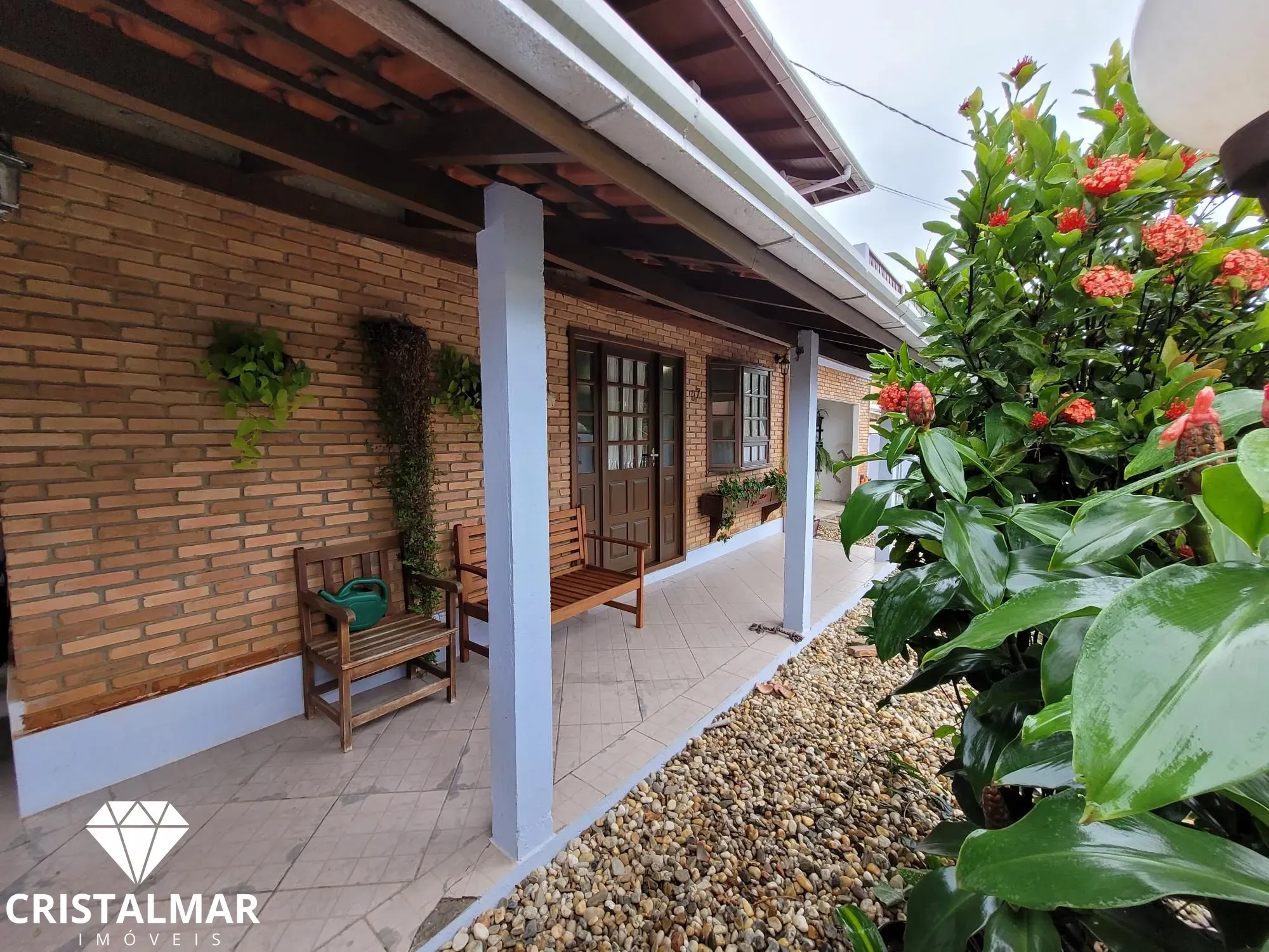Sobrado em área residencial prontinho para morar - foto 1