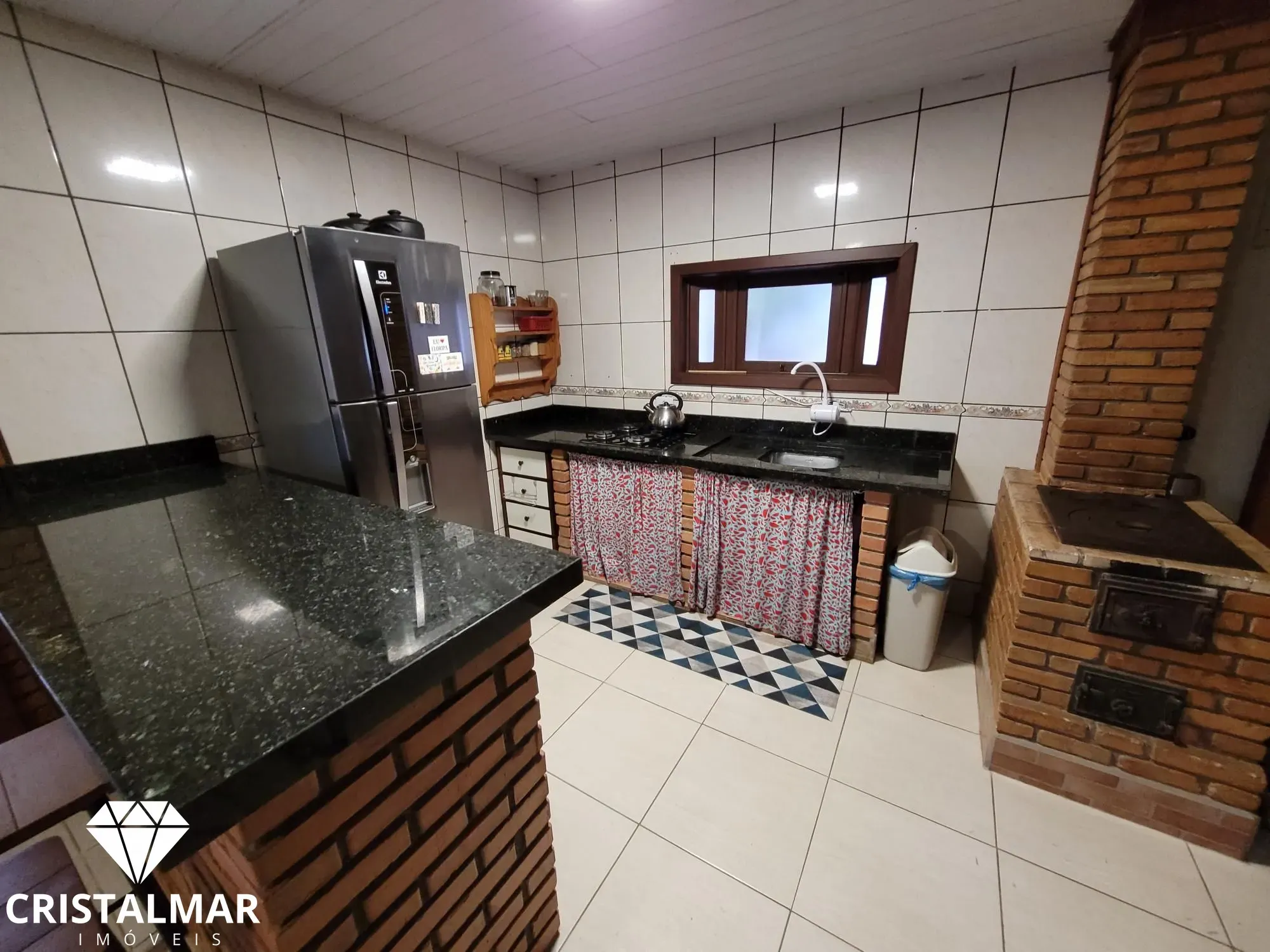 Sobrado em área residencial prontinho para morar — foto 4