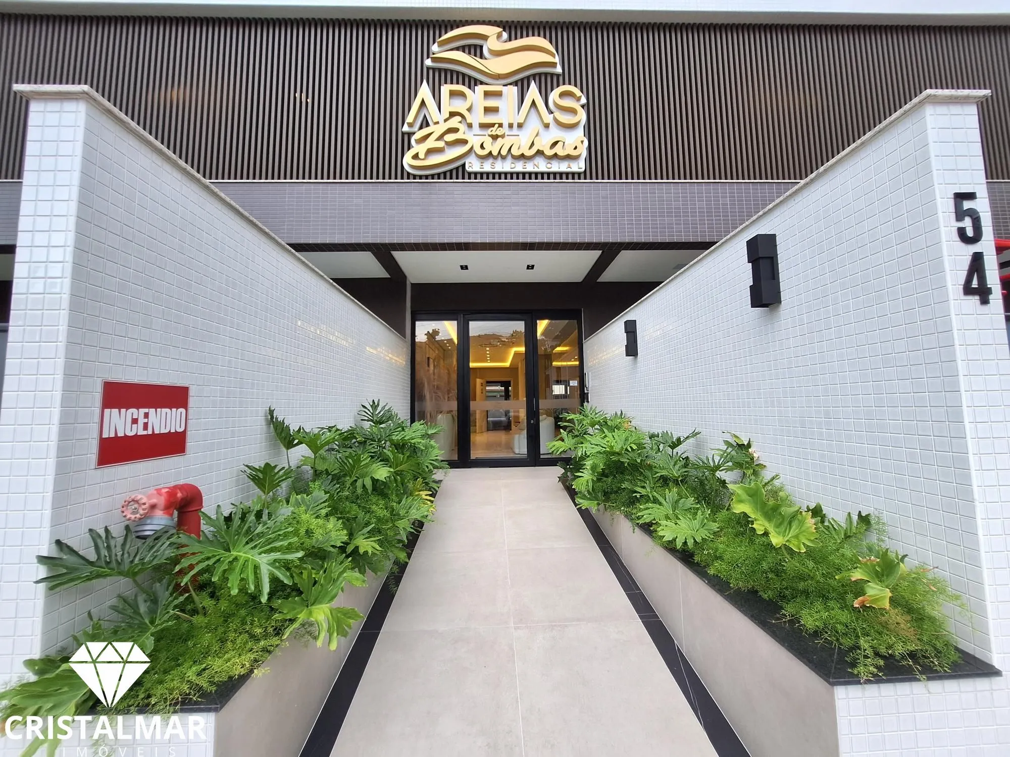 APARTAMENTO NOVINHO E BEM PERTINHO DO MAR DE BOMBAS. — foto 5