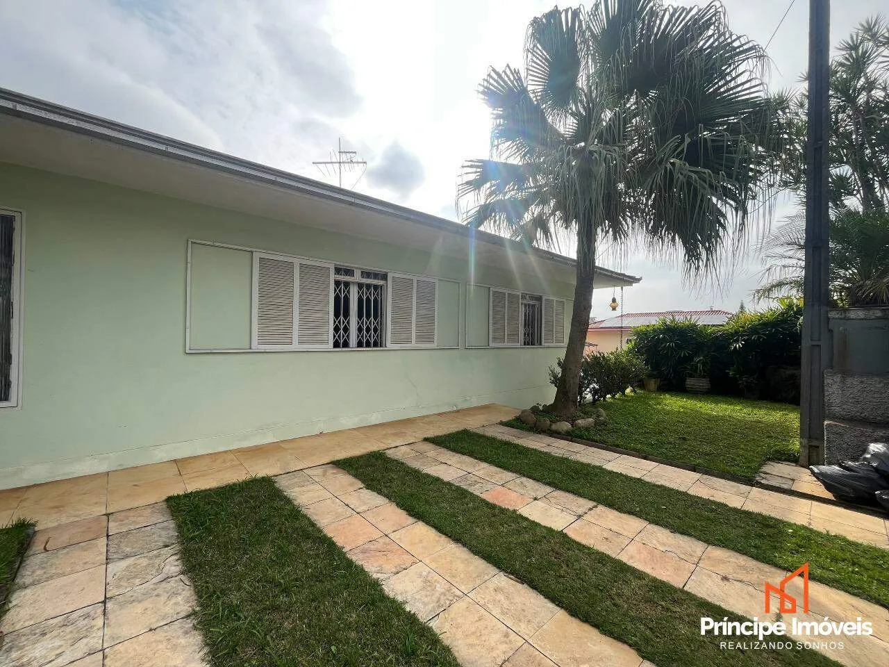 Casa à venda com 4 quartos e 3 suítes, 5 vagas, 258m² no Floresta, Joinville - foto 1