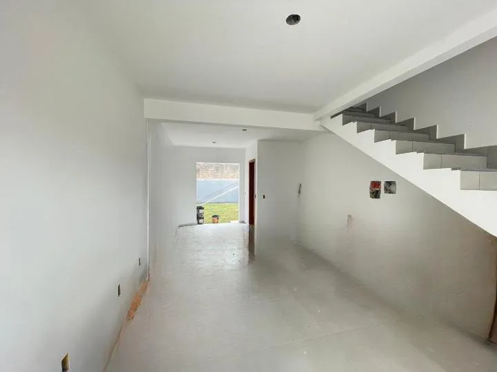 Casa à venda com 2 quartos, sendo 2 suítes, 1 vaga, 73m² na Rua Aduci Arbueis do Nascimento no Serraria, São José