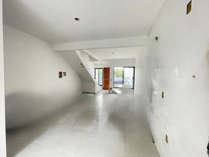 Casa à venda com 2 quartos, sendo 2 suítes, 1 vaga, 73m² na Rua Aduci Arbueis do Nascimento no Serraria, São José