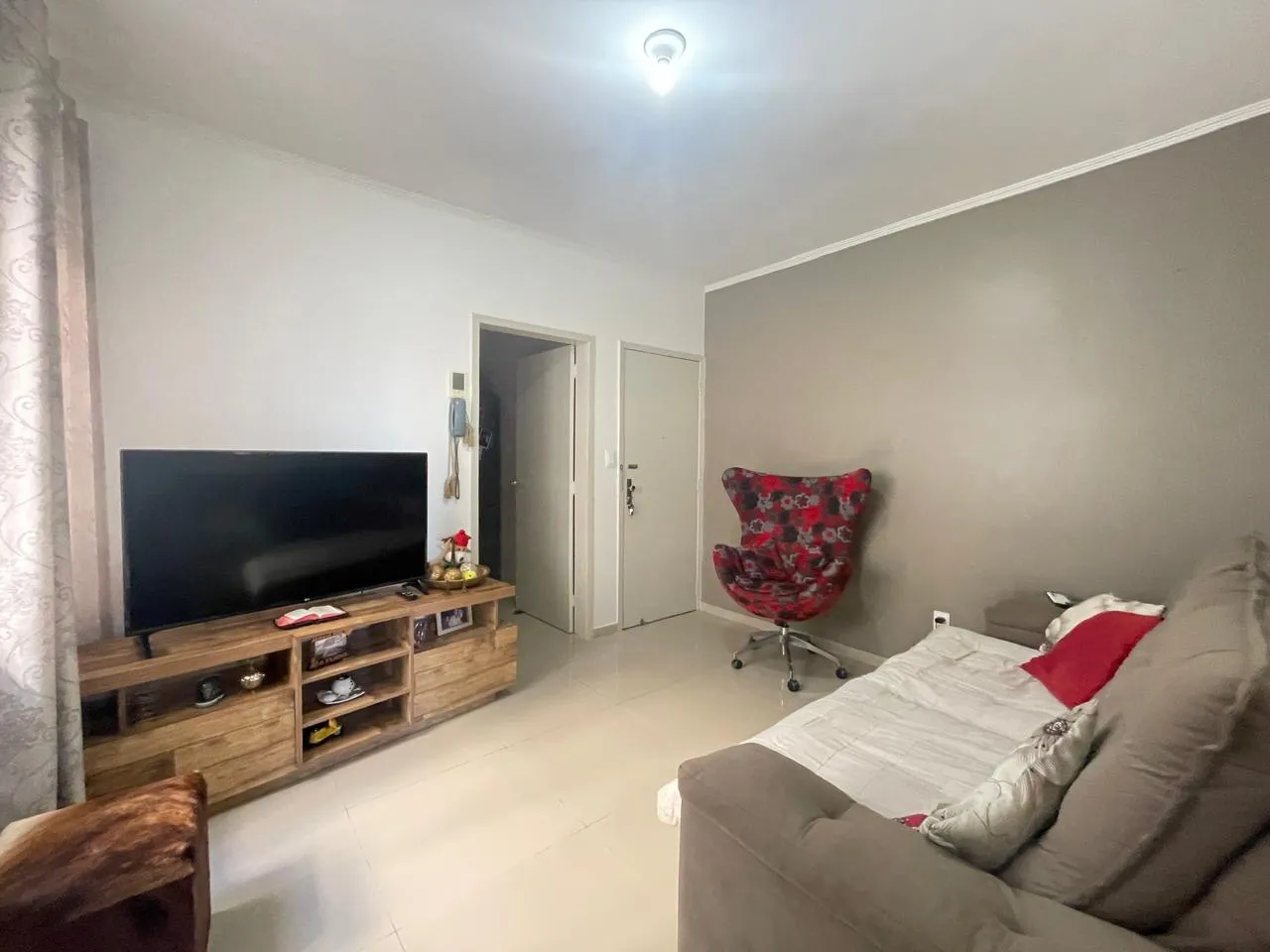 Apartamento à venda com 2 quartos, 1 vaga, 53m² na Rua Delamar José da Silva no Kobrasol, São José