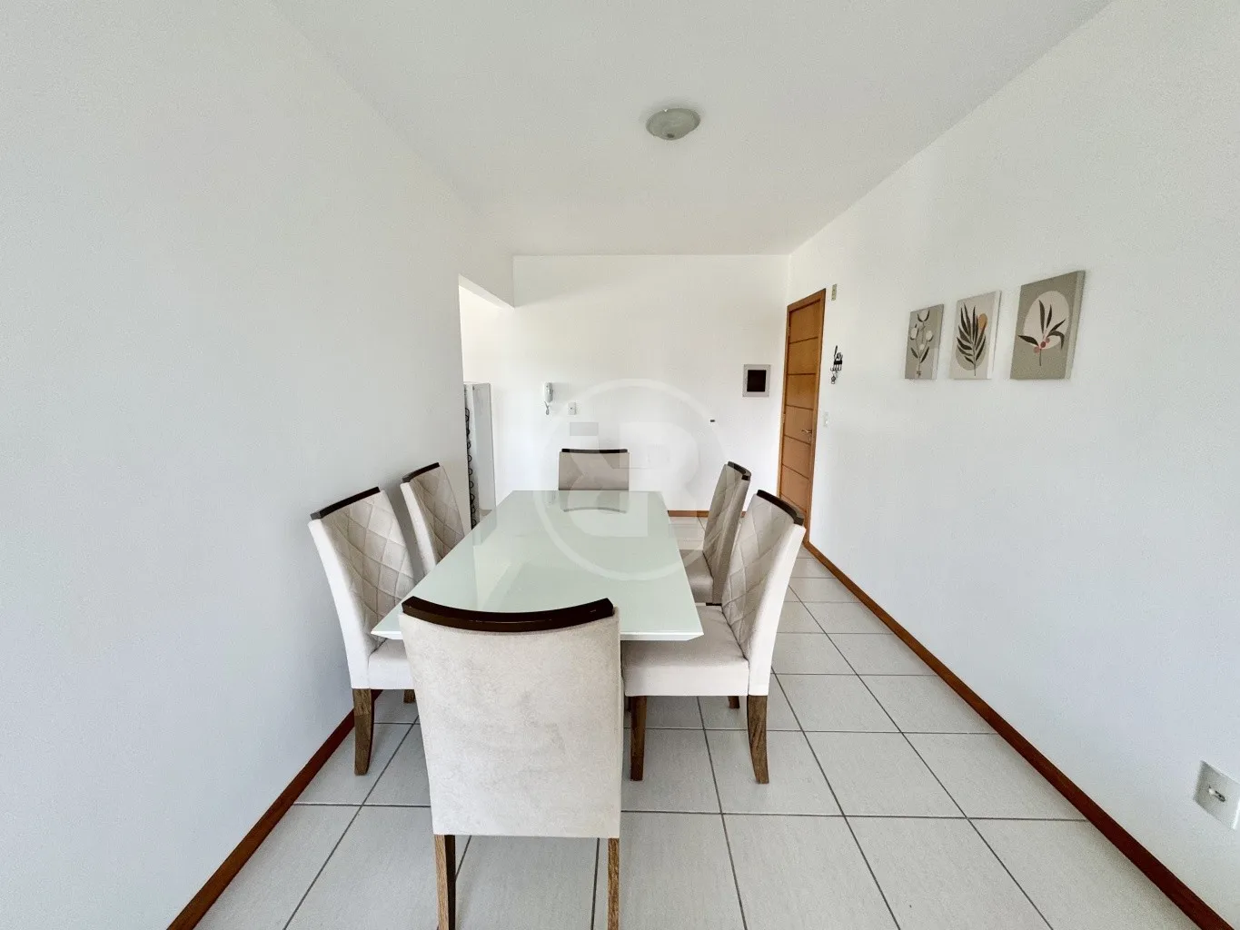 Apartamento mobiliado com 02 Dormitórios (sendo 01 Suíte), localizado no bairro Vila Nova, próximo do Parque Ramiro Ruediger; — foto 5