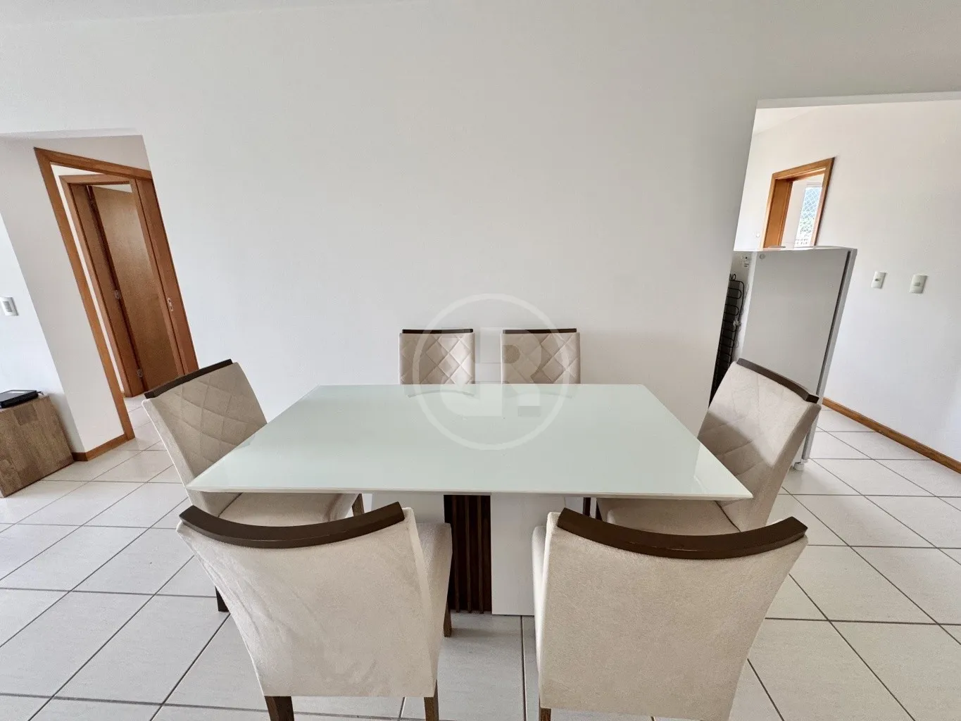 Apartamento mobiliado com 02 Dormitórios (sendo 01 Suíte), localizado no bairro Vila Nova, próximo do Parque Ramiro Ruediger; — foto 6