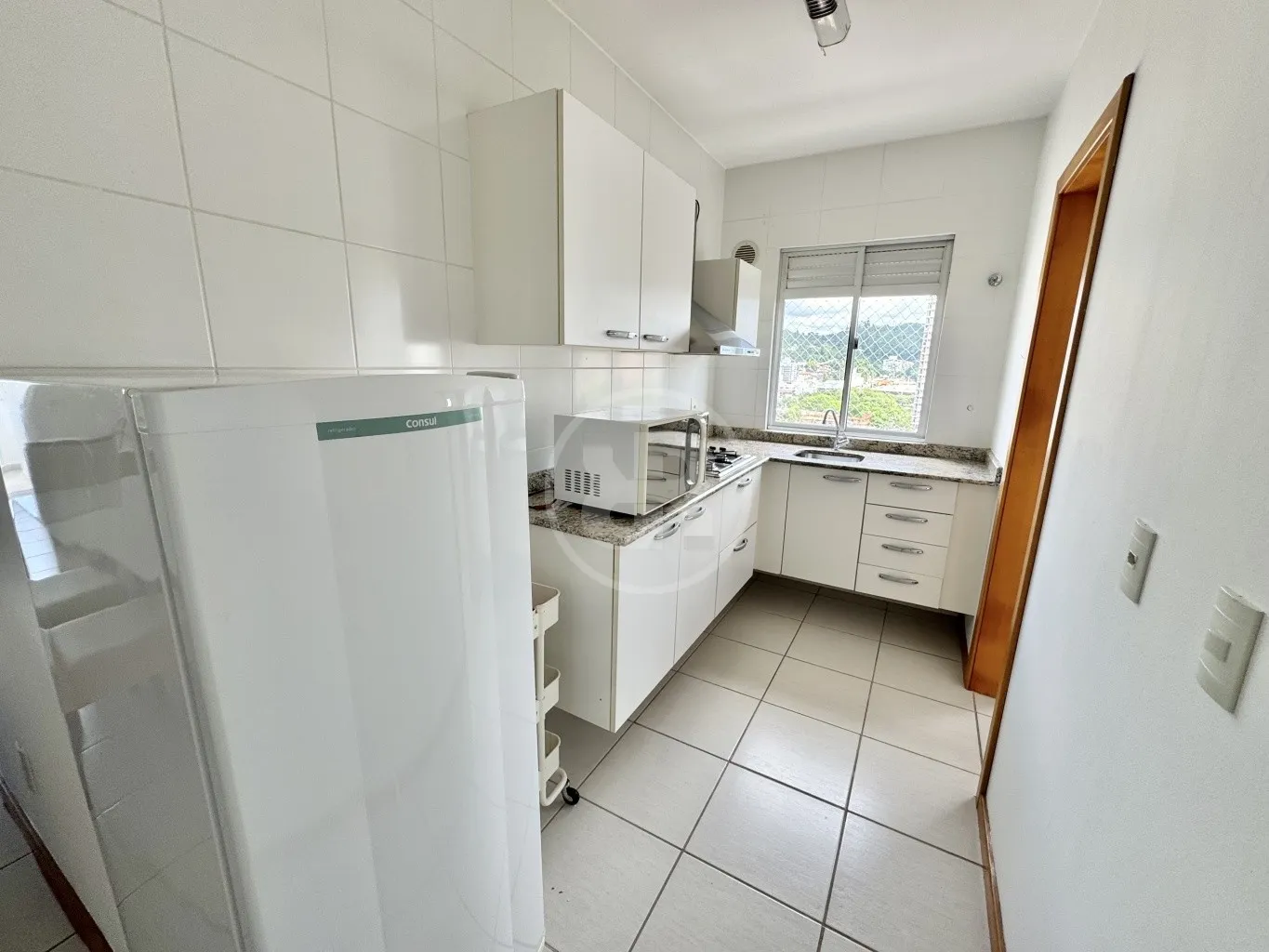 Apartamento mobiliado com 02 Dormitórios (sendo 01 Suíte), localizado no bairro Vila Nova, próximo do Parque Ramiro Ruediger; — foto 7