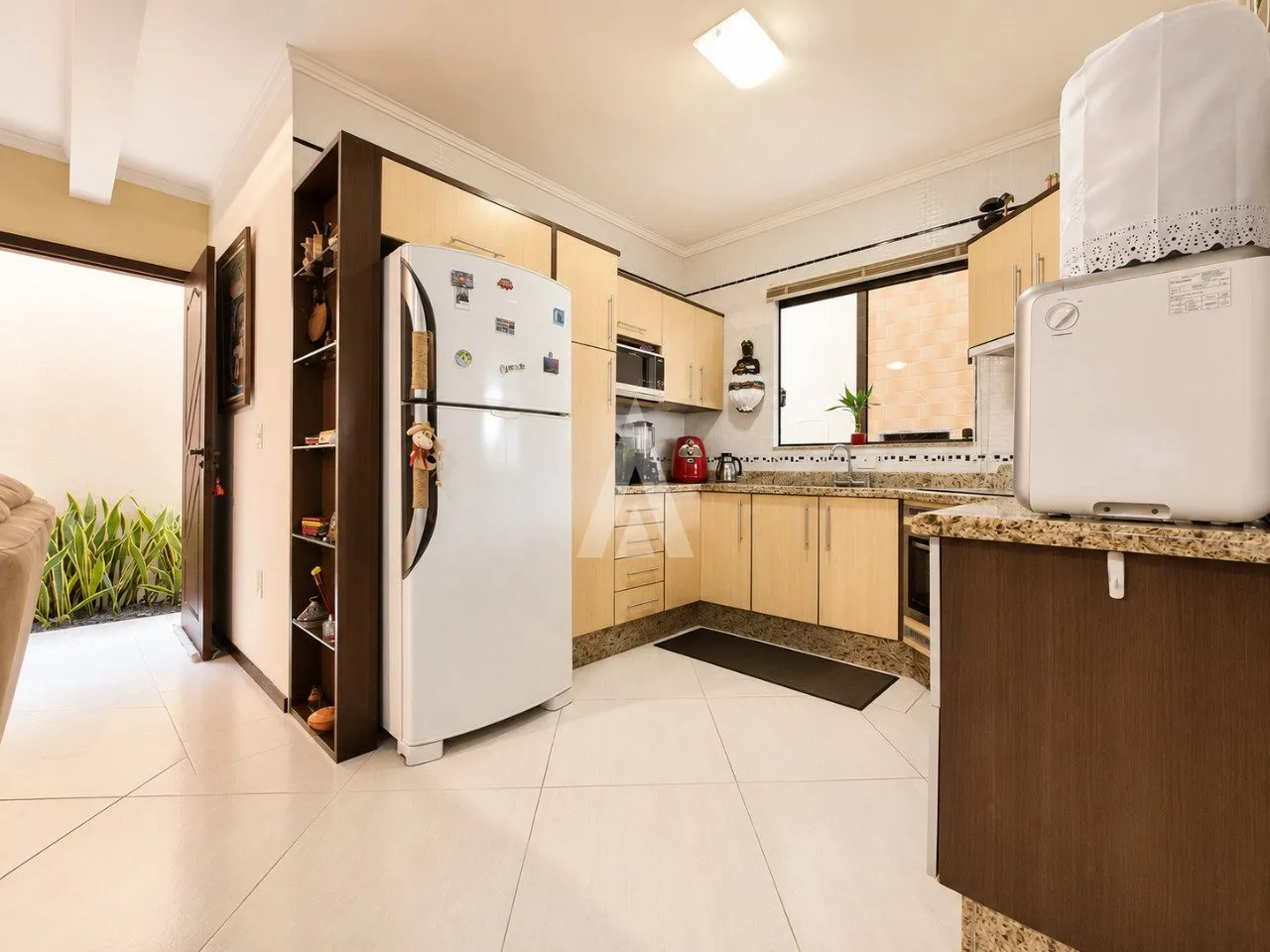 Casa à venda com 3 quartos, 2 vagas, 185m² na região do bairro Saguaçú, próximo à Rua Indaial, Joinville — foto 4