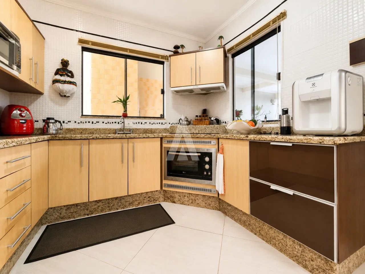 Casa à venda com 3 quartos, 2 vagas, 185m² na região do bairro Saguaçú, próximo à Rua Indaial, Joinville — foto 5