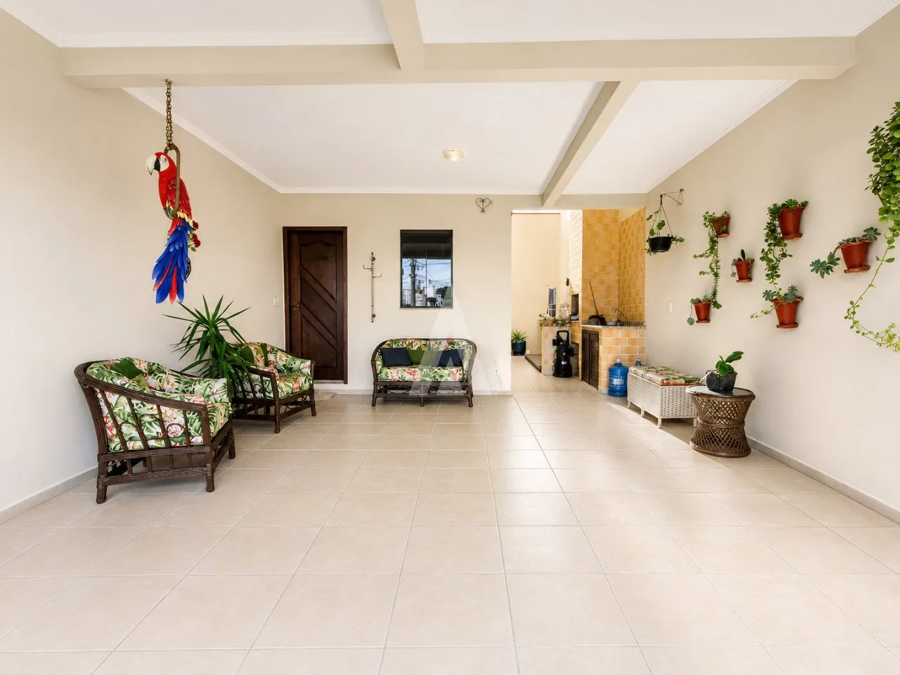 Casa à venda com 3 quartos, 2 vagas, 185m² na região do bairro Saguaçú, próximo à Rua Indaial, Joinville — foto 3