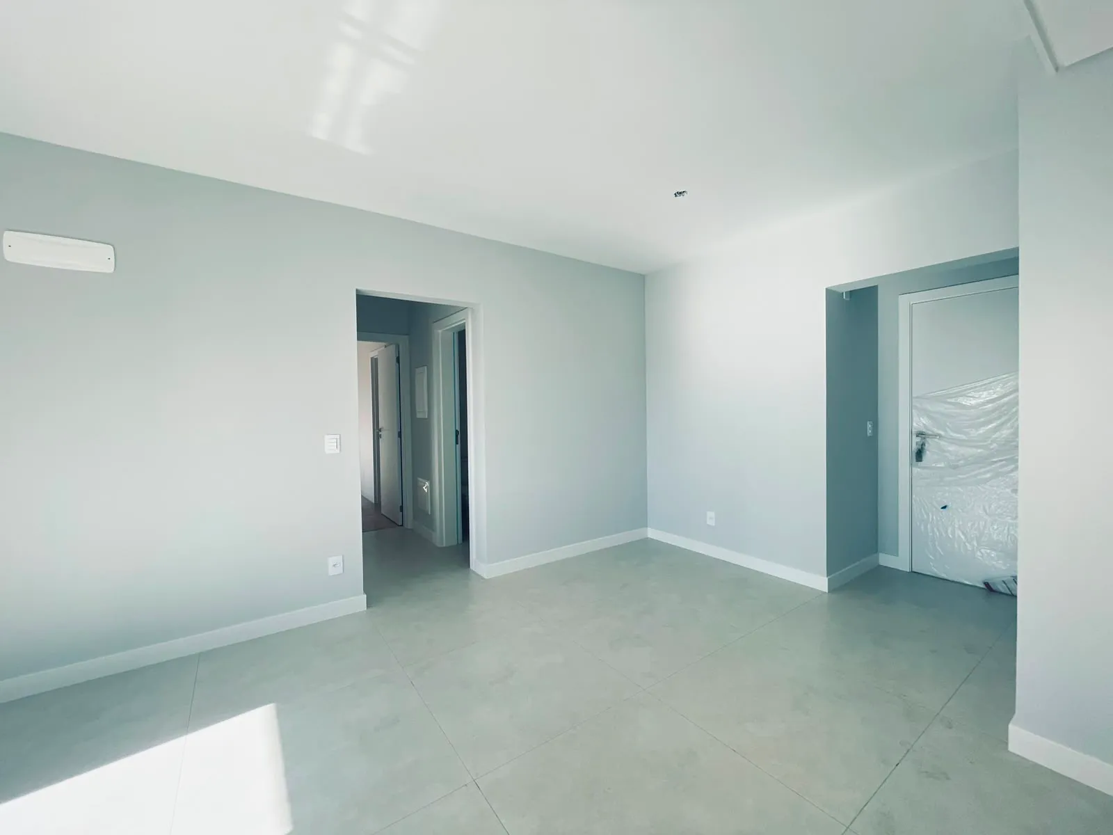 Apartamento à venda com 2 quartos e 1 suíte, 1 vaga, 66m² no Barreiros, São José - foto 1