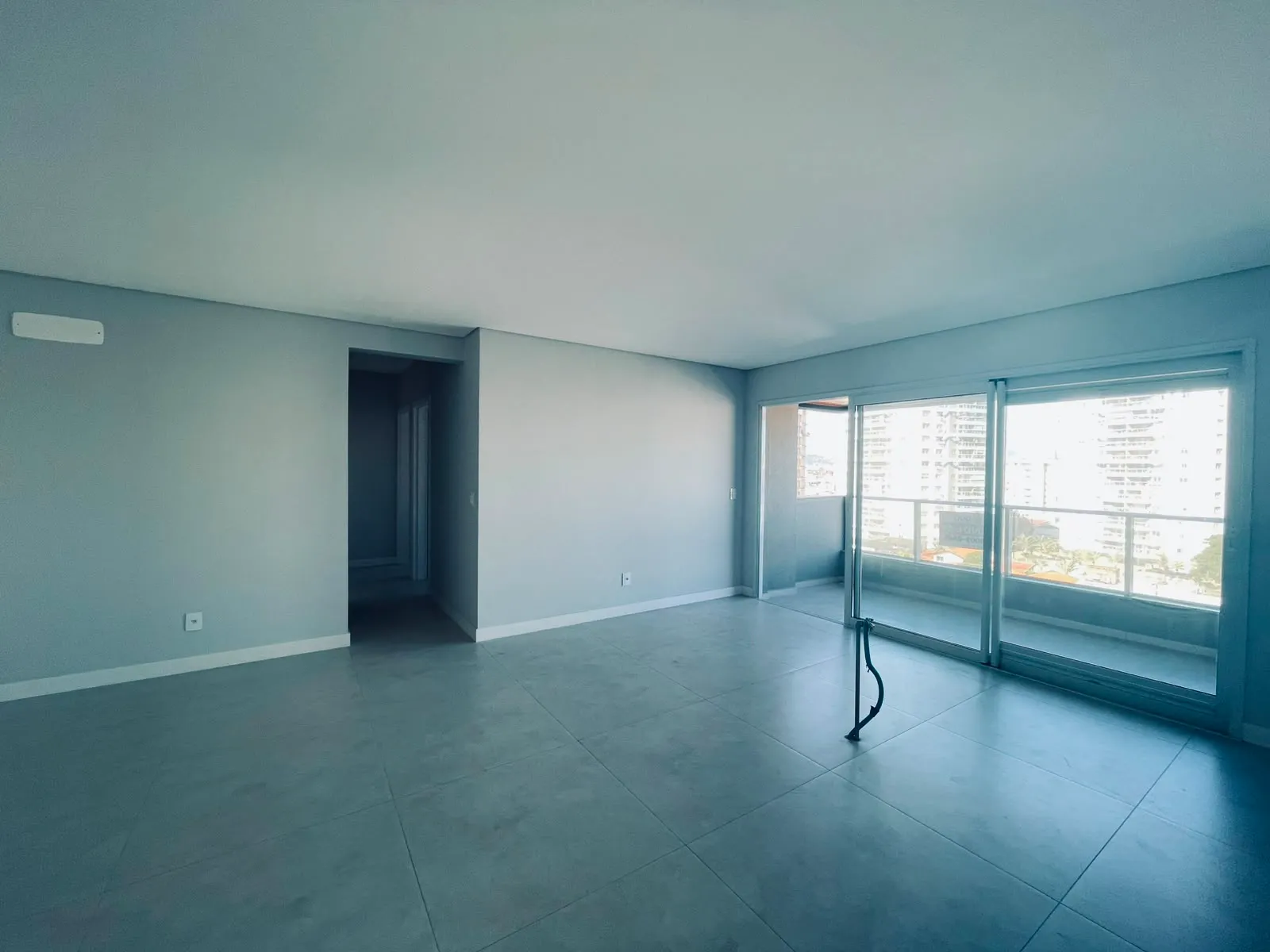Apartamento à venda com 3 quartos, sendo 1 suíte, 2 vagas, 86m² na Rua do Iano no Barreiros, São José