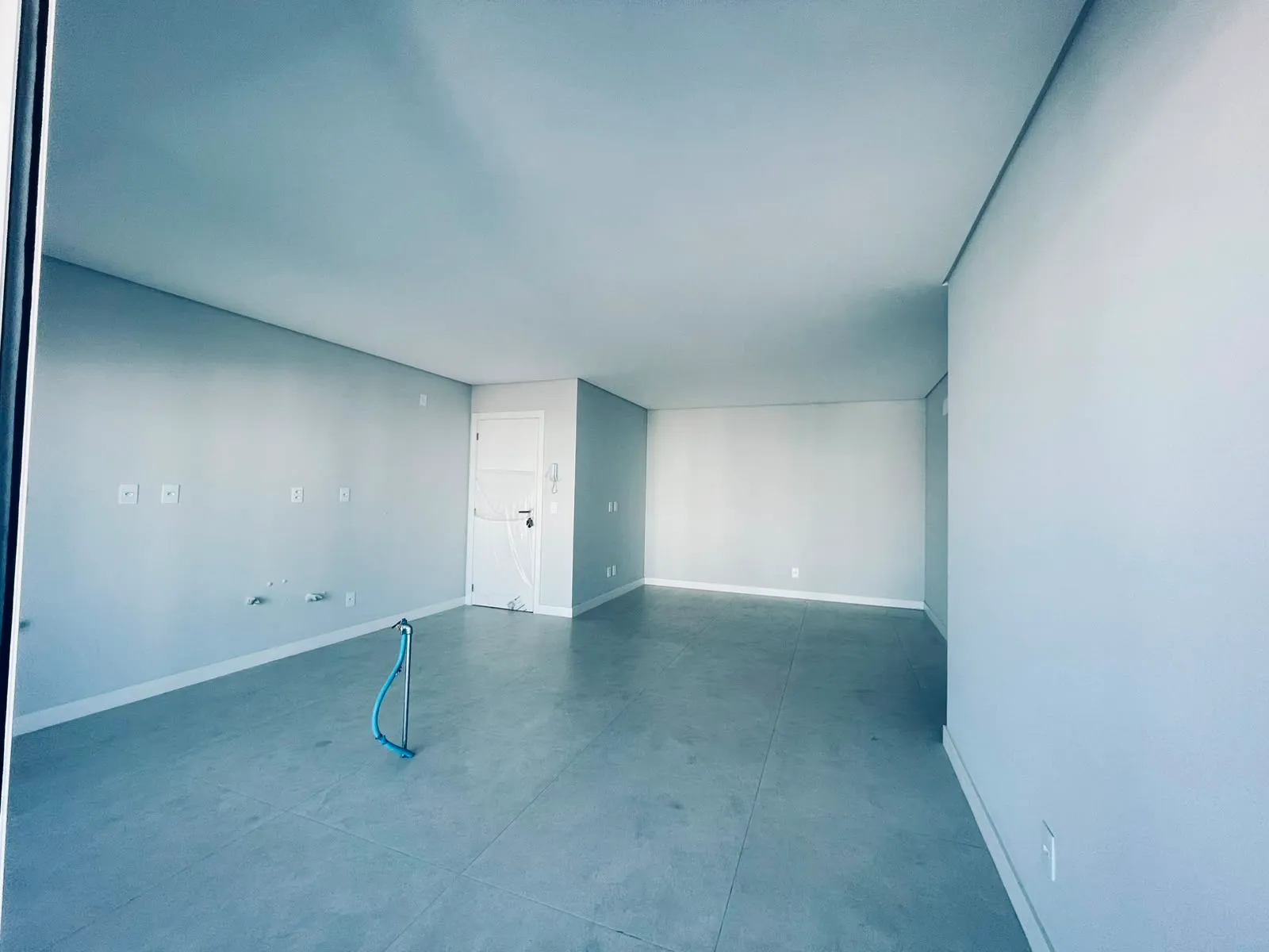 Apartamento à venda com 3 quartos, sendo 1 suíte, 2 vagas, 86m² na Rua do Iano no Barreiros, São José