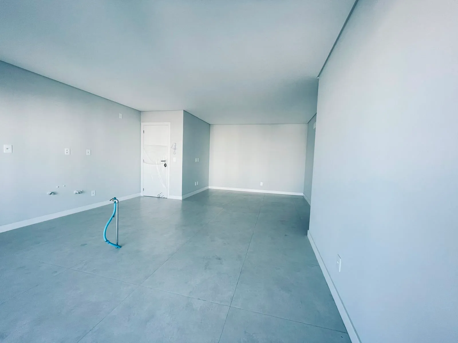 Apartamento à venda com 3 quartos, sendo 1 suíte, 2 vagas, 86m² na Rua do Iano no Barreiros, São José