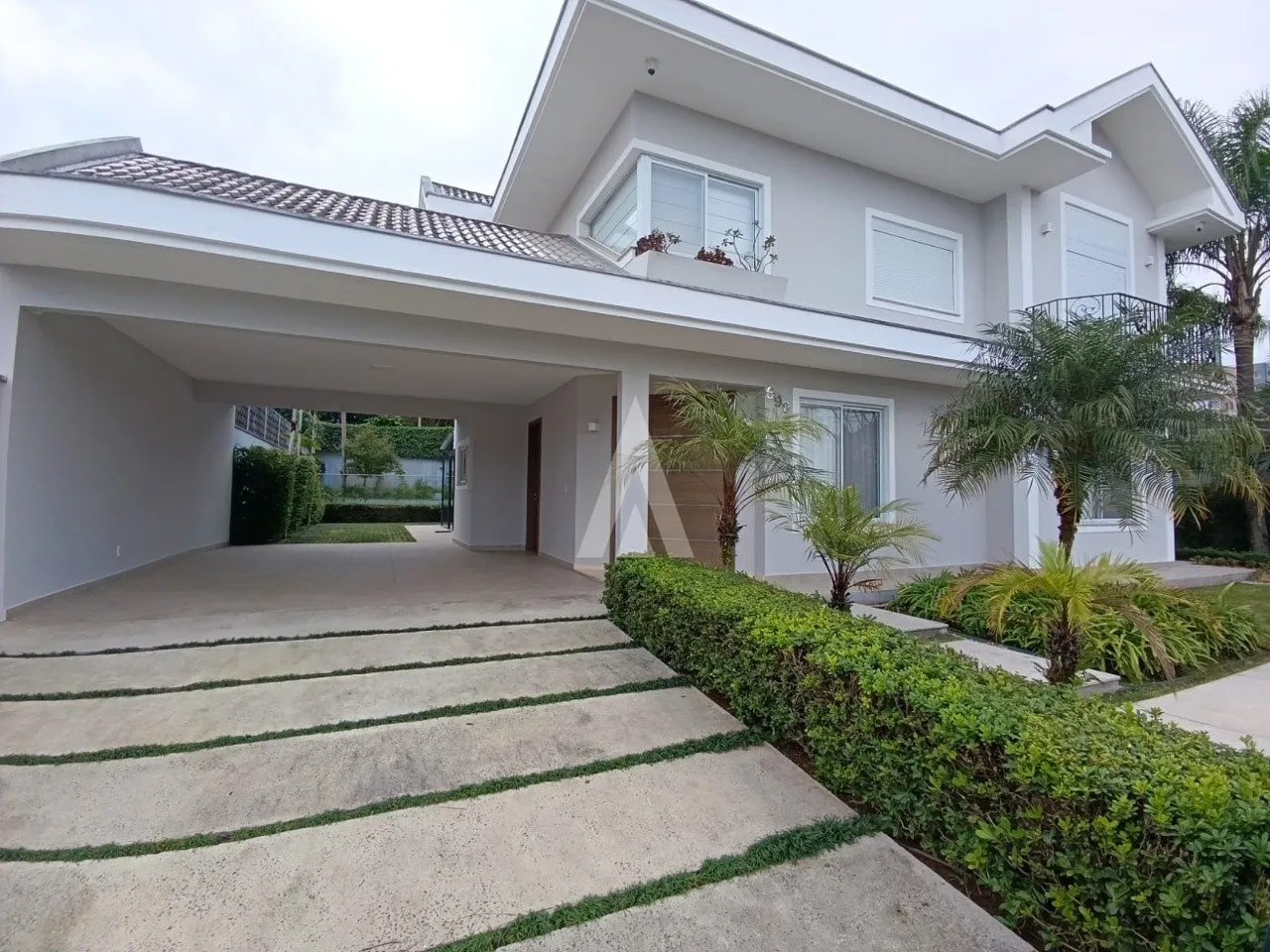 Casa à venda com 3 quartos, 4 vagas, 319m² no Saguaçú, Joinville - foto 1