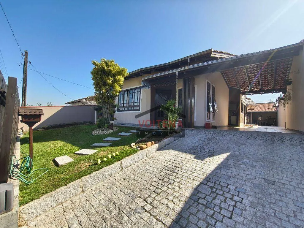 Casa à venda com 3 quartos e 1 suíte, 2 vagas, 448m² no Bom Retiro, Joinville - foto 1