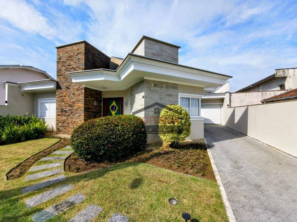 Casa à venda com 3 quartos e 3 suítes, 2 vagas, 530m² no Boa Vista, Joinville - foto 1
