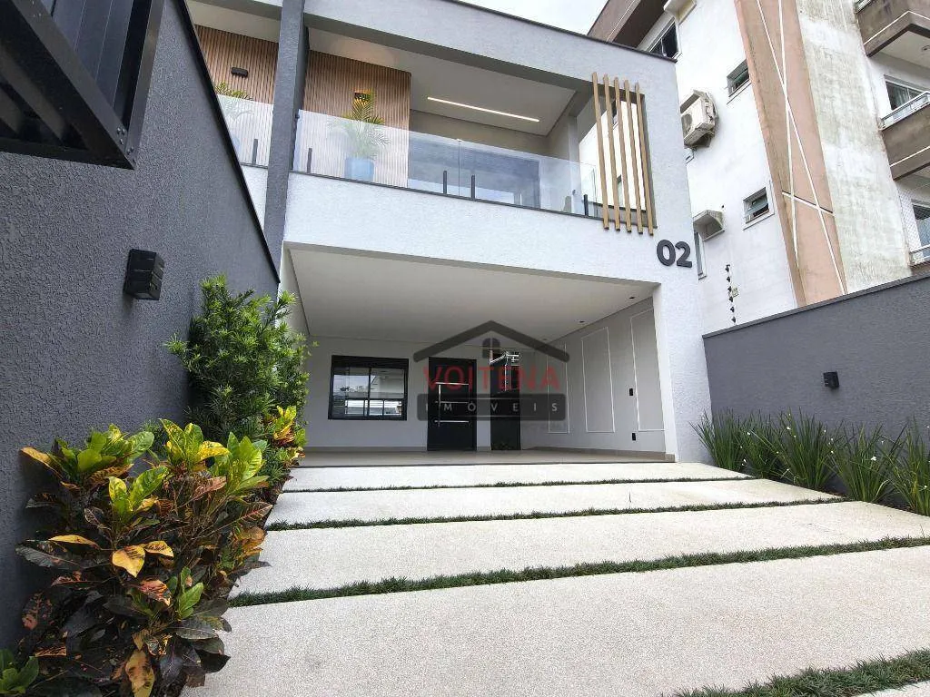 Casa à venda com 3 quartos e 3 suítes, 2 vagas, 362m² no Bom Retiro, Joinville - foto 1