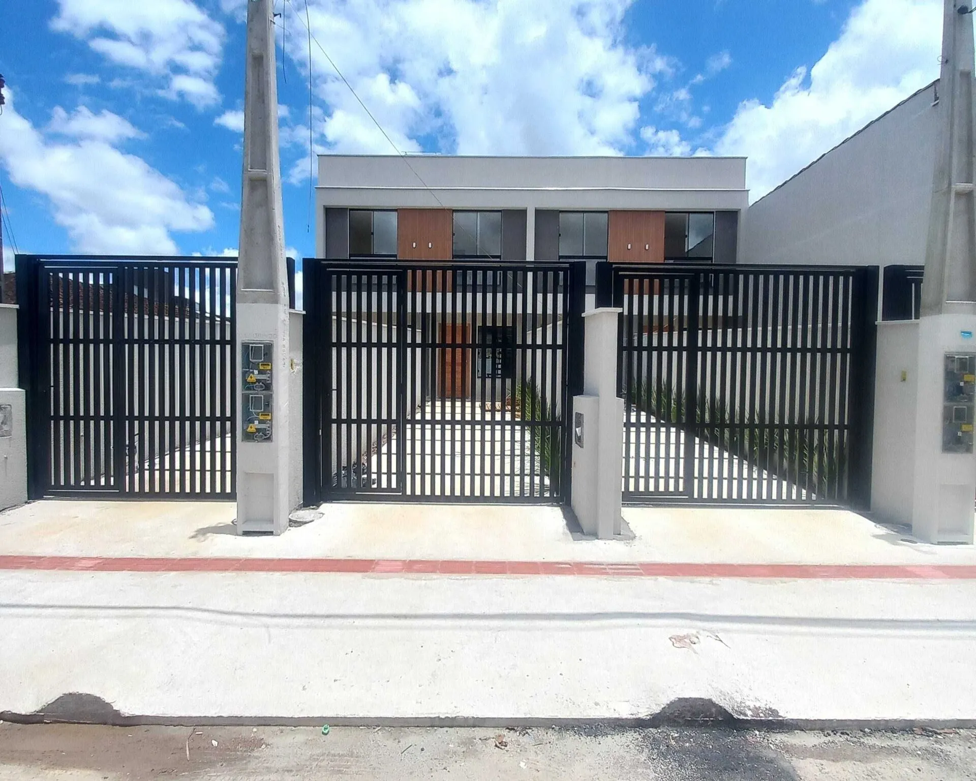 Casa à venda com 2 quartos e 2 suítes, 2 vagas, 80m² no Costa e Silva, Joinville - foto 1
