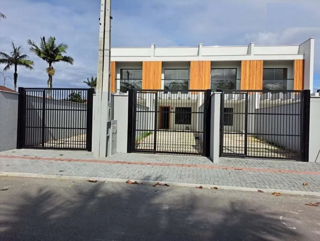 Casa à venda com 3 quartos e 1 suíte, 2 vagas, 116m² no Boa Vista, Joinville - foto 1