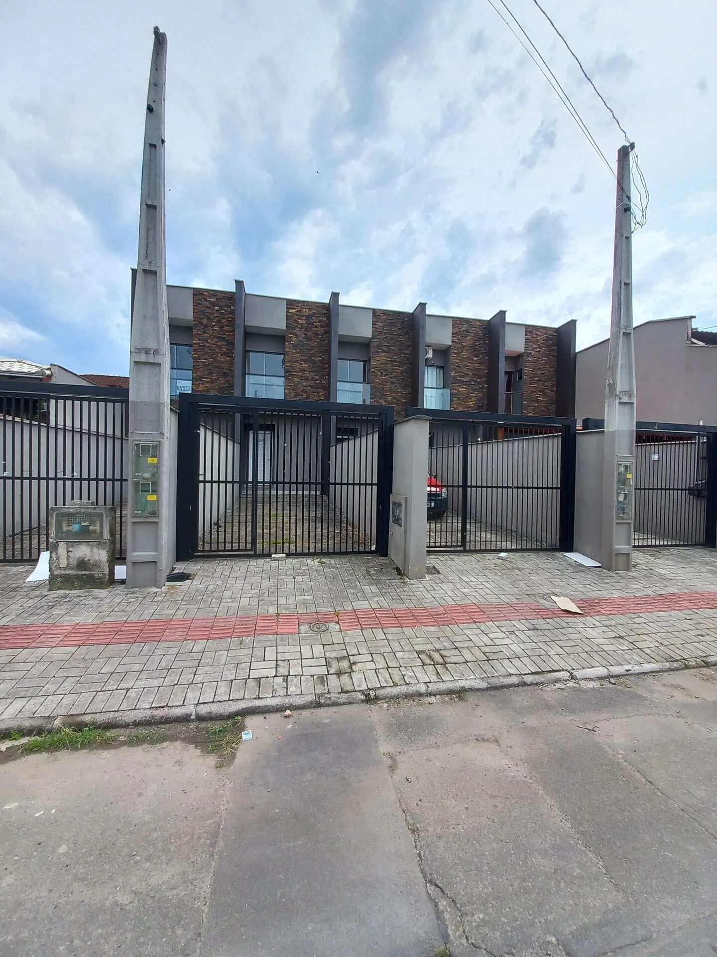 Casa à venda com 2 quartos e 2 suítes, 2 vagas, 66m² no Floresta, Joinville - foto 1