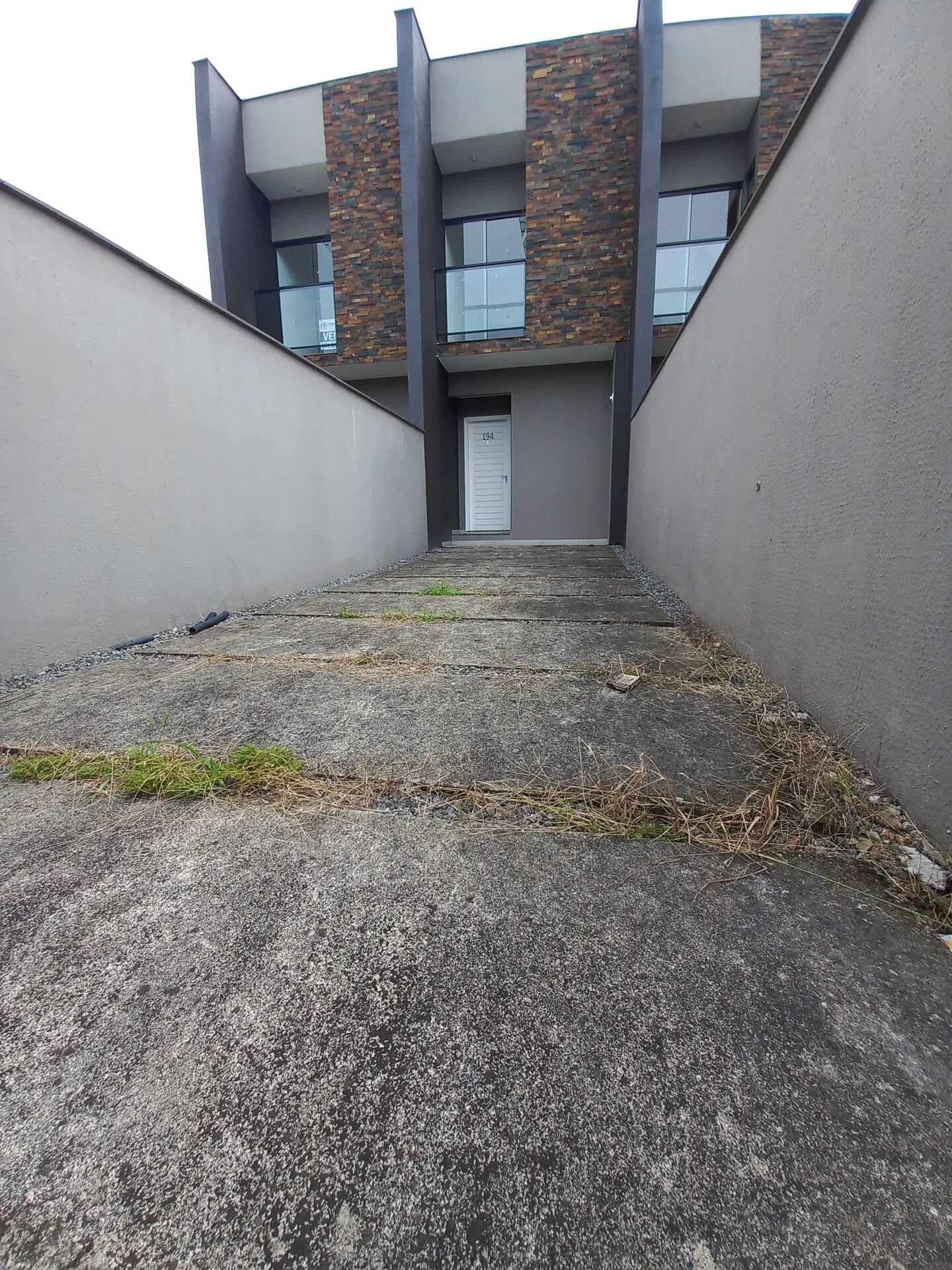 Casa à venda com 2 quartos e 2 suítes, 2 vagas, 66m² na Avenida Antônio Ramos Alvim no Floresta, Joinville — foto 2