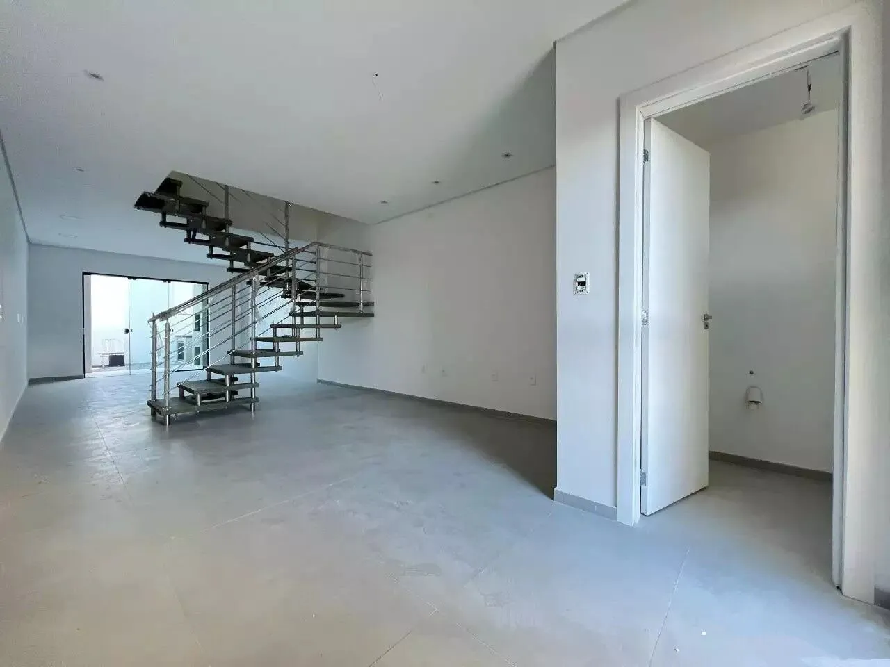 Casa à venda com 3 quartos e 1 suíte, 1 vaga, 110m² na Avenida Antônio Ramos Alvim no Floresta, Joinville — foto 4